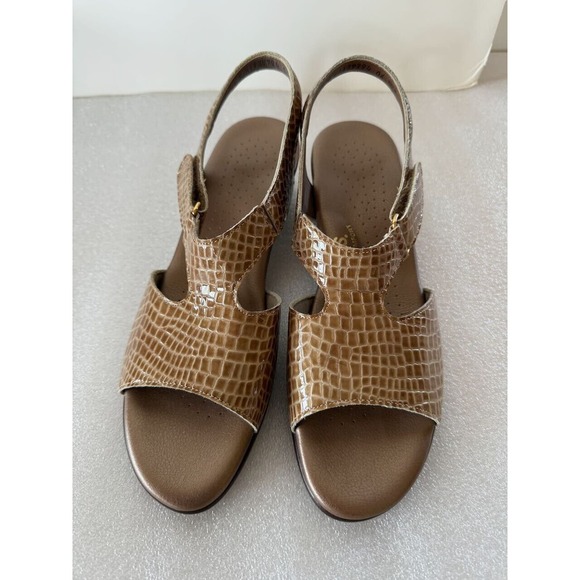 NEW SAS Suntimer-C Beige Croc Leather Tripad Comfort Sandals Sz 10.5N - Picture 2 of 8